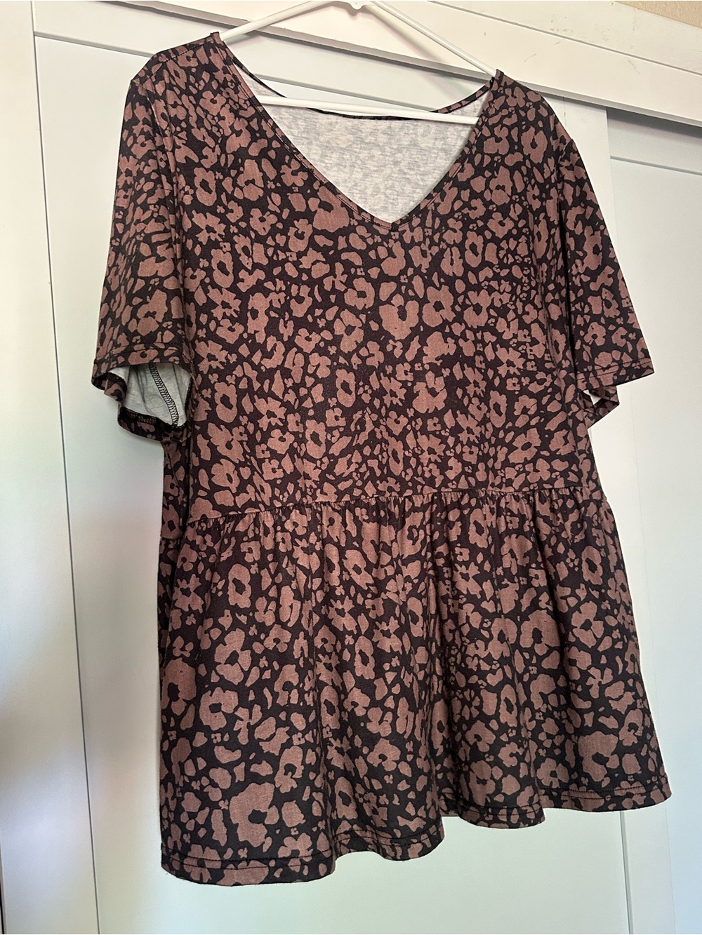 Women's Brown & Pink Boutique Printed V-Neck Peplum Top